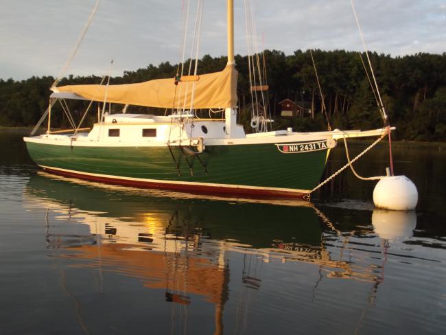 Silk Purse, on mooring starboard side bow view