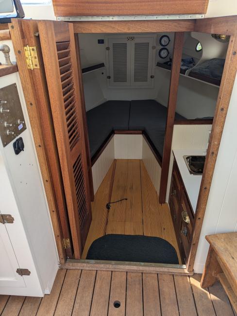 Doug  Hylan Bowler 26' 6" Power Cruiser , view inside