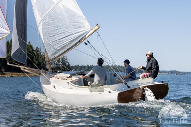 AREY'S XFC 22' CAT, undersail