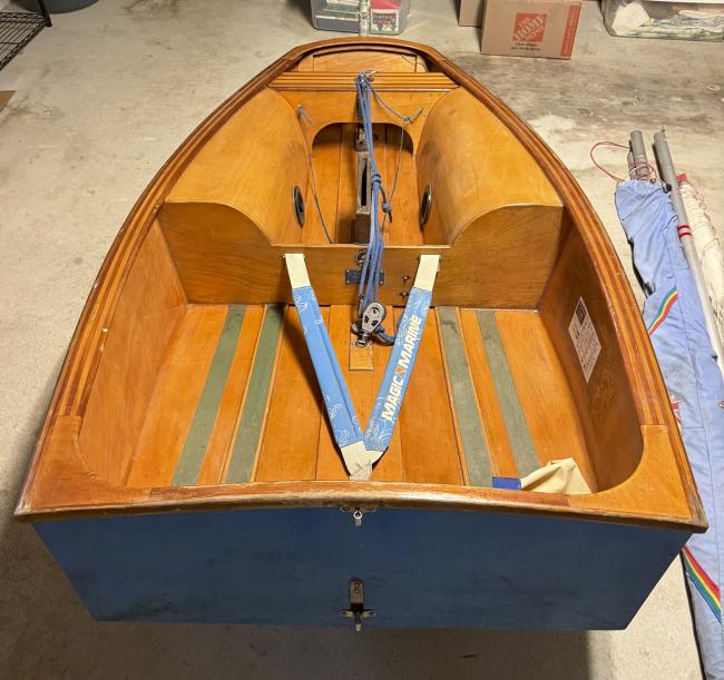 English Wooden Optimist Dinghy – Hull No. K3658, view of boat from stern