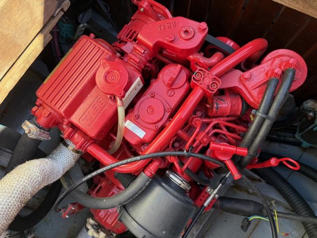 Herreshoff Original H-28 Bright Star,  engine