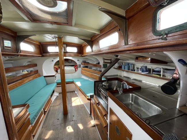 CONTROVERSY 36, view inside