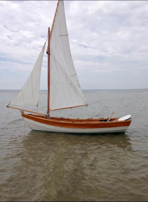 14' Amesbury Skiff, in water port side view
