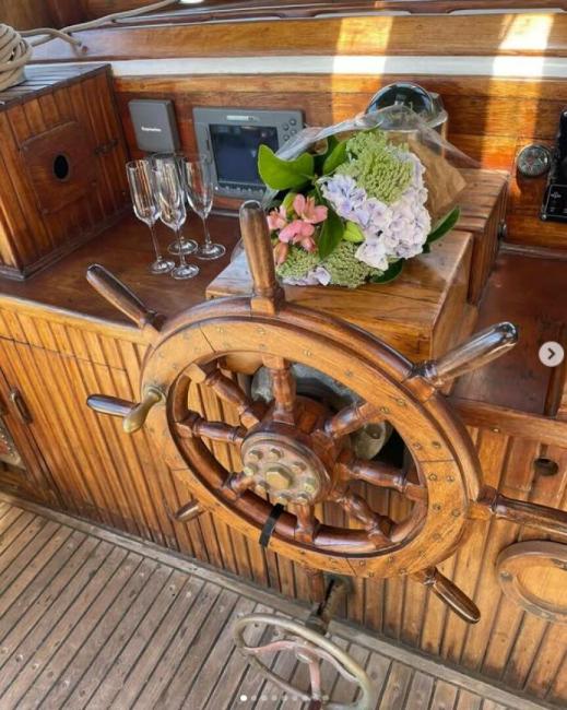 66' 1966 Custom 66 For Sale, view of wheel helm