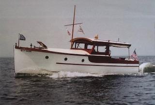 1938 Elco Marinette Cruiser – Naulakha, underway bow port side view