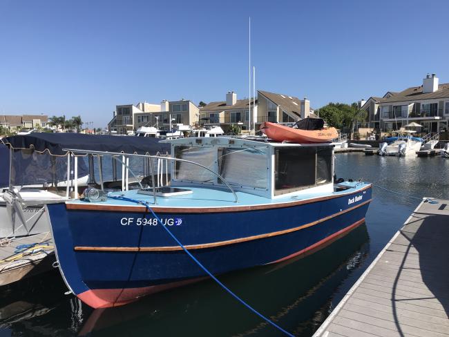 Surf Scoter Cruiser 22, docked port side bow view