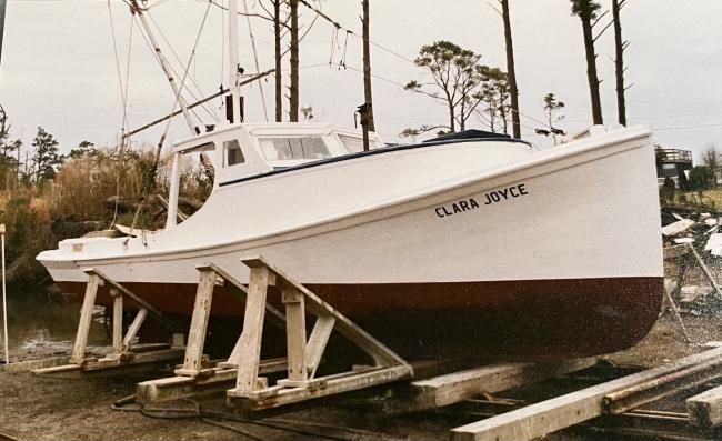 Core Sound Sink Netter style round stern, on stands starboard side bow view