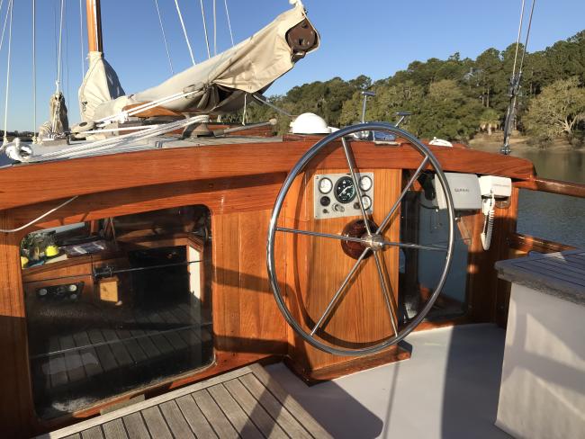 Pilothouse ketch, helm