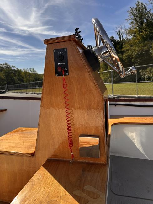 CLC Peeler Skiff 16', view of wheel from port side