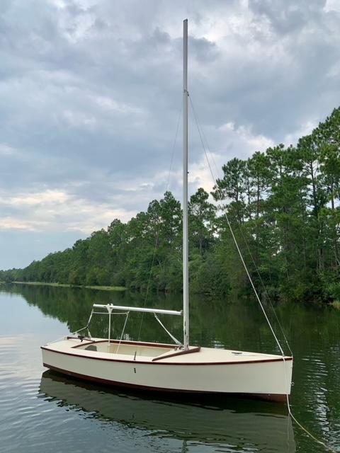 Arch Davis Ace 14, in water starboard view