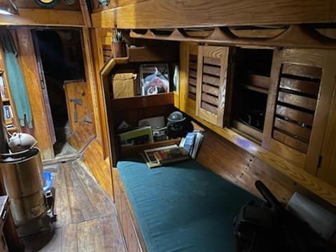 MacIntosh Schooner for sale, inside view