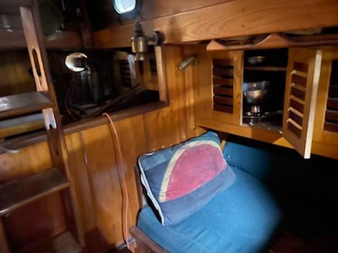 MacIntosh Schooner for sale, inside view