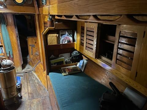 MacIntosh Schooner for sale, inside view