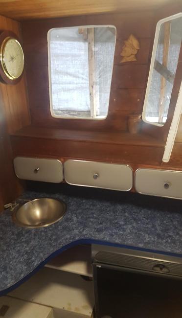 St-Pierre Dory 26' 2005, view inside sink