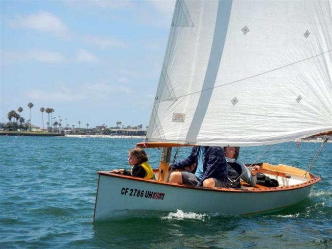 Goat Island Skiff - easy to build plywood sailing dinghy. Light and fast whether under sail or rowing