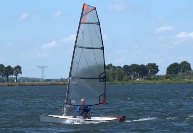 Viola 14 Sailing canoe planing freely, bow lifting without crew input