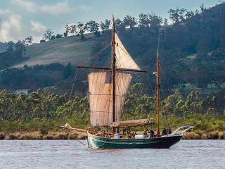 54-ton ketch YUKON.