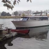 Broadwater Boats Bay Breeze power cruiser.